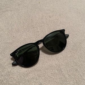 Ray-Ban Erika black polarized sunglasses